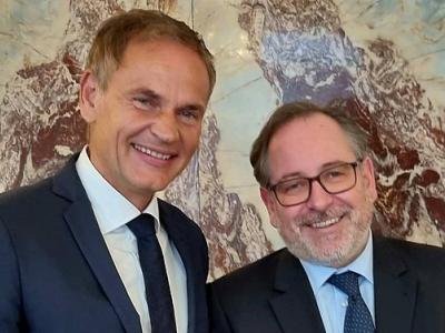 Dr. Oliver BLUME, Vorstandsvorsitzender Volkswagen AG und der Porsche AG, Mag. Andreas GAGGL, MSc, Geschäftsführer Fachverband Fahrzeugindustrie