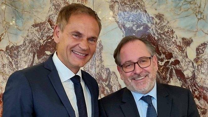 Dr. Oliver BLUME, Vorstandsvorsitzender Volkswagen AG und der Porsche AG, Mag. Andreas GAGGL, MSc, Geschäftsführer Fachverband Fahrzeugindustrie