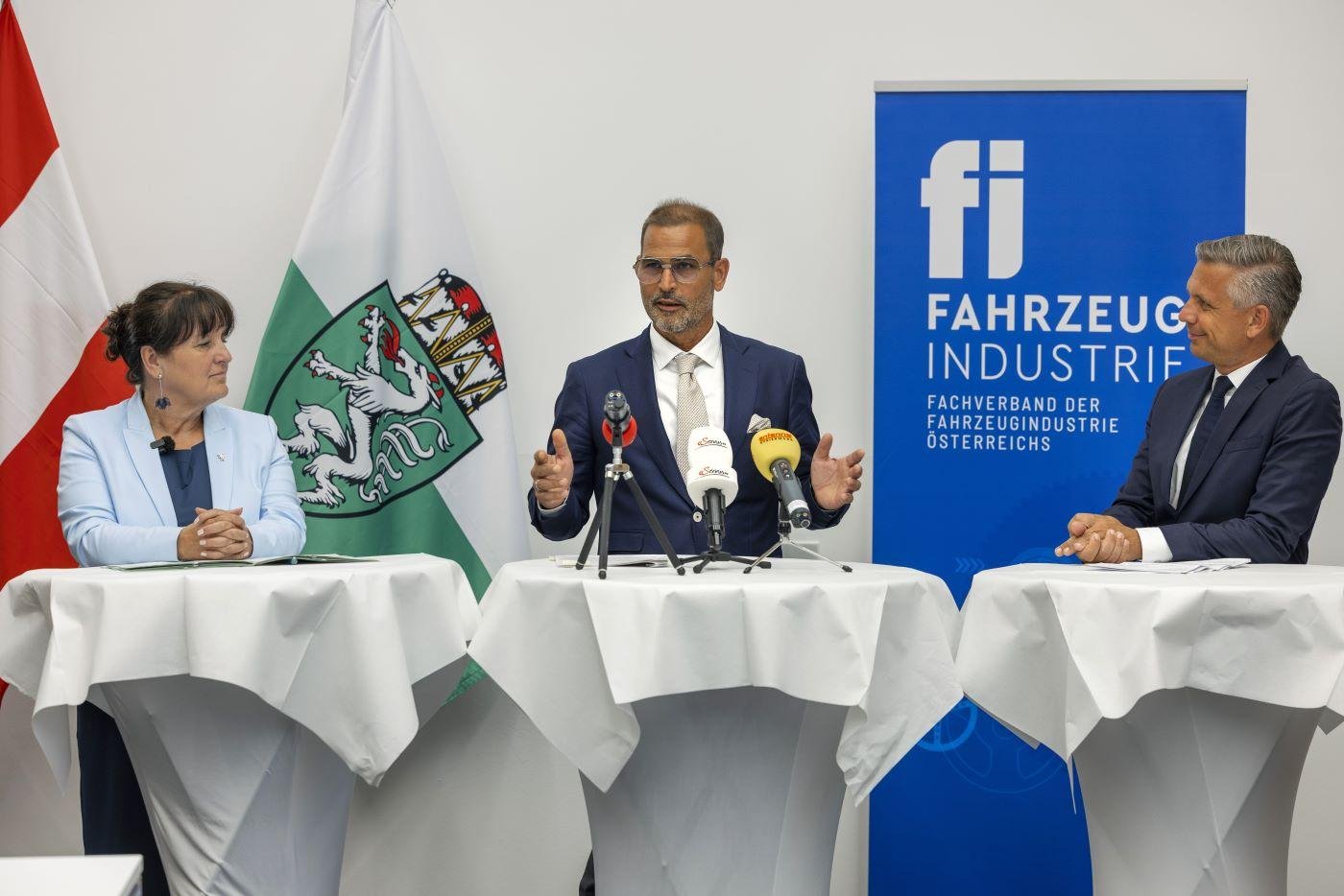 v.l.n.r.: Landeshauptmann-Stv. Manuela Khom, Fachverbandsobmann Roland Prettner und Wirtschaftsminister Wolfgang Hattmannsdorfer