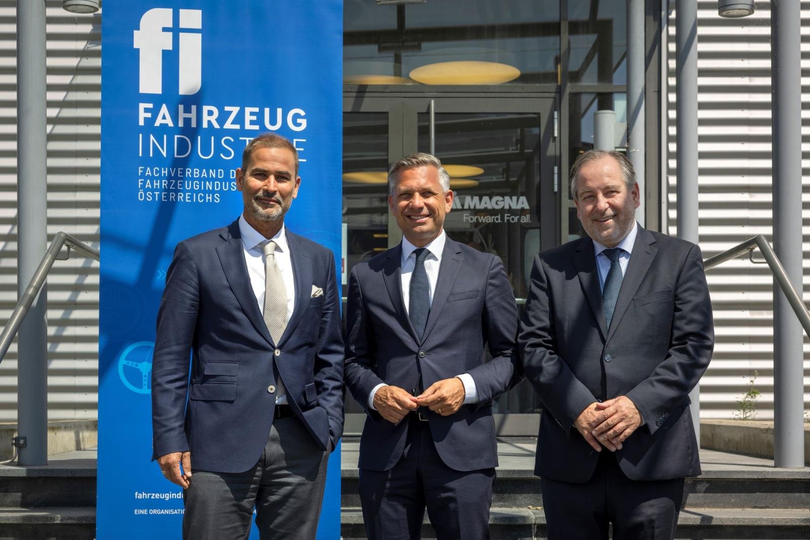 v.l.n.r.: Obmann Roland Prettner, Wirtschaftsminister Wolfgang Hattmannsdorfer und Geschäftsführer Andreas Gaggl