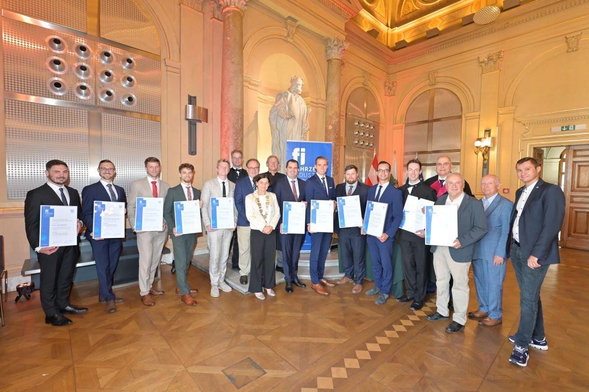 v.l.n.r.: Peter Reithuber, Severin Huemer-Kals, Andreas Gratzer, Julius Baumhackel, Christopher Strablegg, Florian Grün, Andreas Gaggl, Helmut Eichlseder, Andrea Höglinger, Christoph Steindl, Sebastian Roiser, Andreas Bachinger, Christoph Schwella, Florian Himmelbauer, Uwe-Dieter Grebe, Helmut Clemens, Josef Affenzeller, Robert Mörth ,Copyright: Foto Fischer 